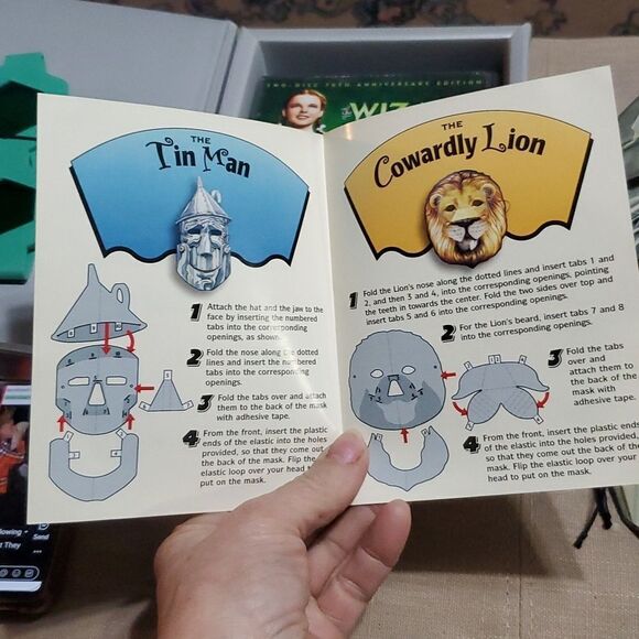 WIZARD OF OZ MASKS, BOOK, EMERALD CITY GLASSES & KEEPSAKE TINMAN BOX 1998, & DVD - Picture 10 of 16